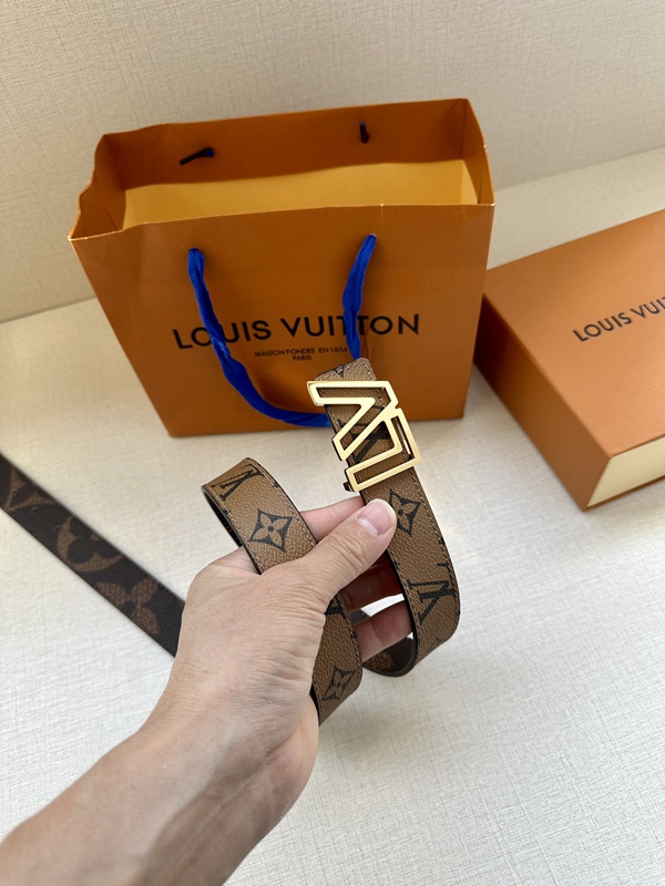 激安ルイヴィトンベルト背面デザイン